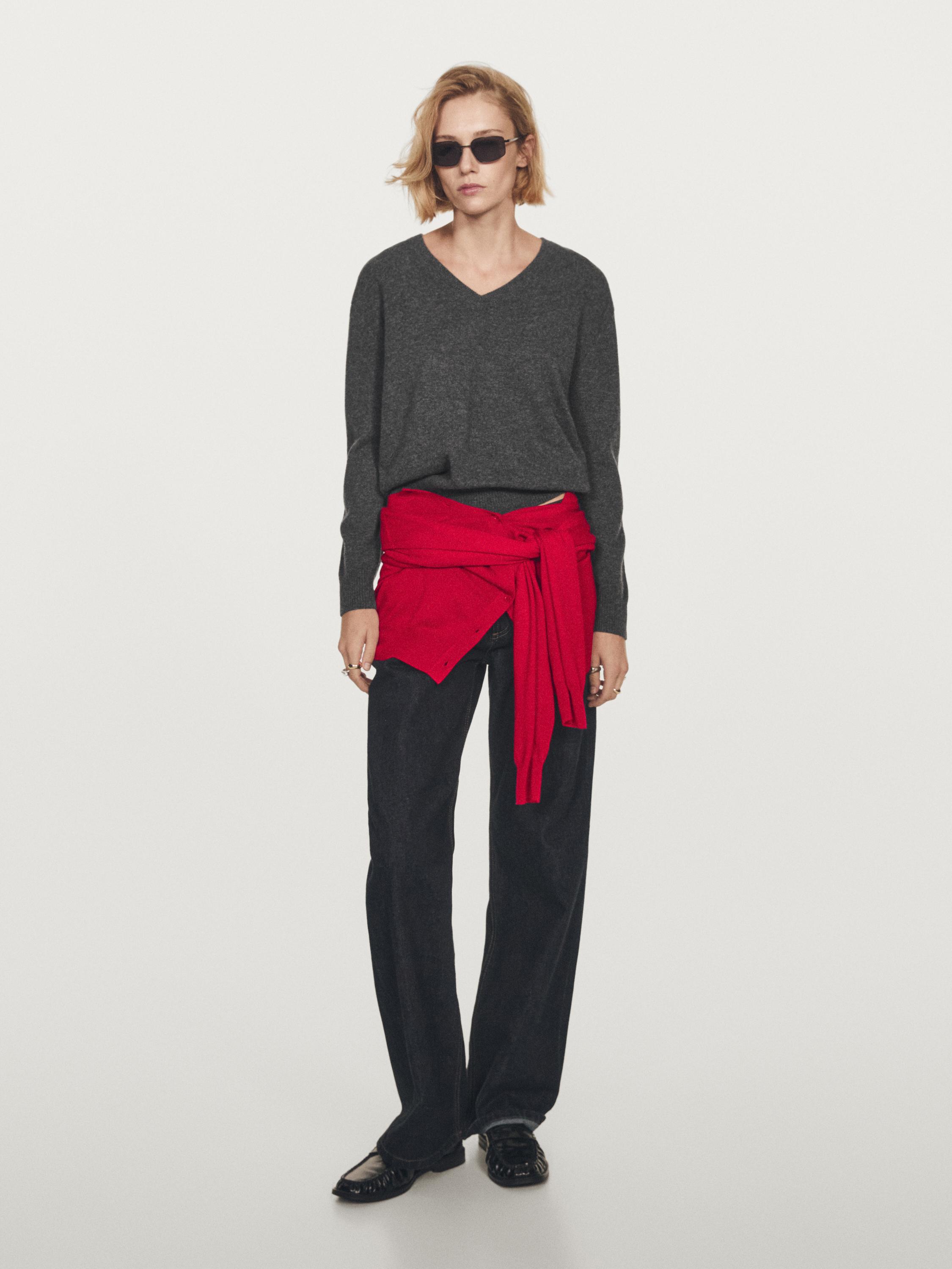 Вязаный свитер из 100% кашемира с V-образным вырезом Massimo Dutti, Medium Grey
Вязаный свитер из 100% кашемира с V-образным вырезом Massimo Dutti, Medium Grey