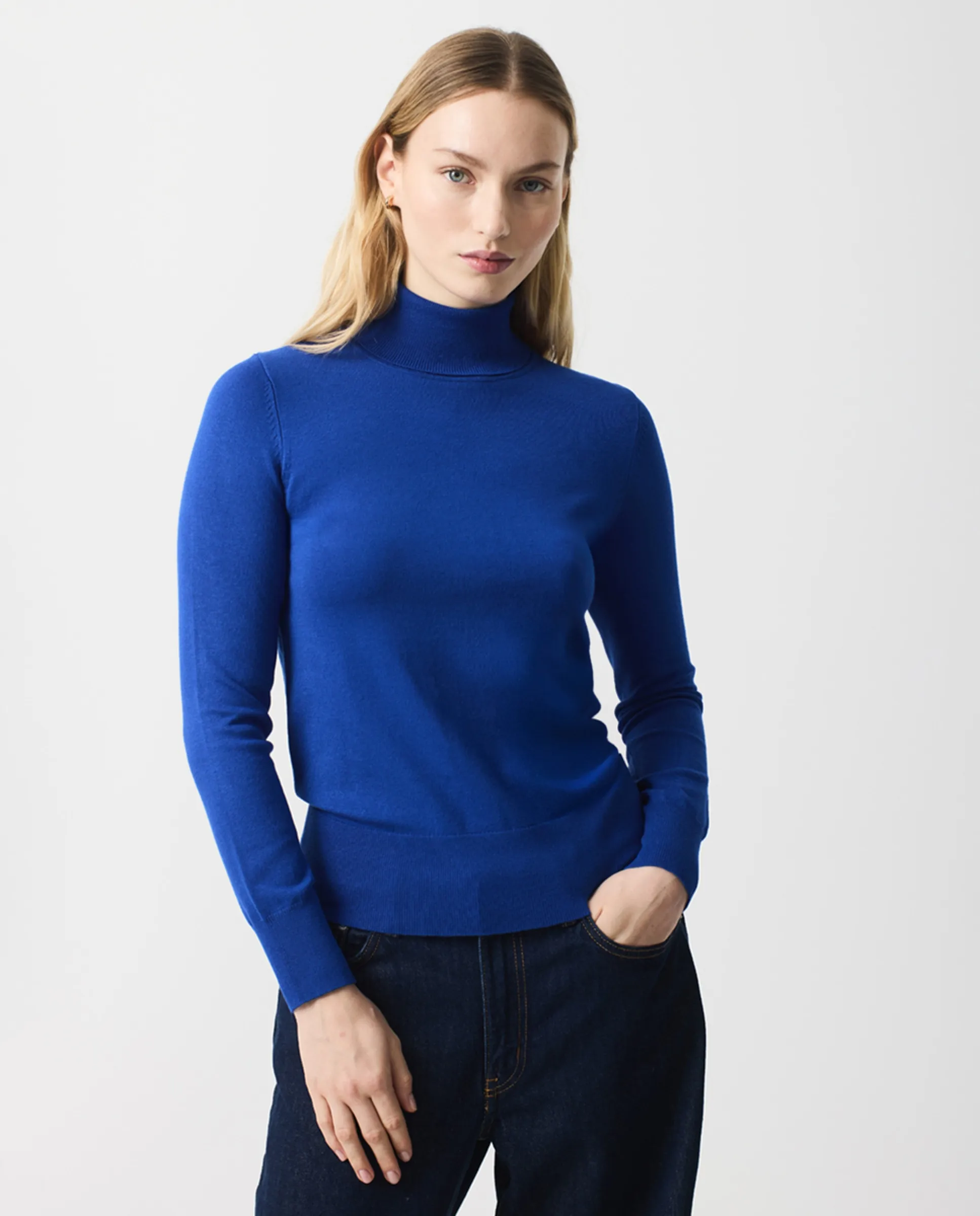 Базовый женский свитер с широкой резинкой на манжетах и подоле Escorpion, индиго
Базовый женский свитер с широкой резинкой на манжетах и подоле Escorpion, индиго