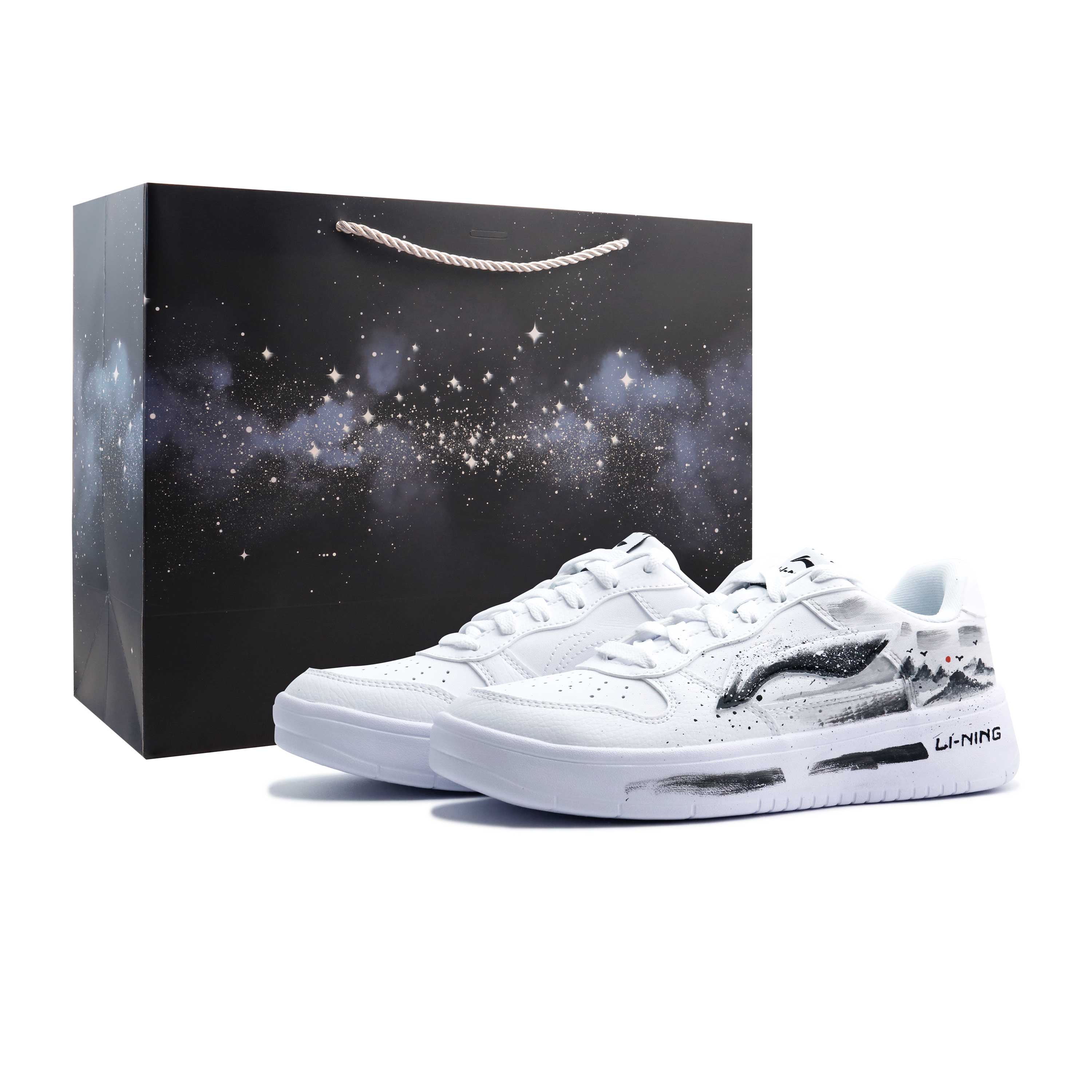 LINING Лининг Понтун Боутс устойчивые к истиранию, легкие и дышащие лоу-топ скейтбордские кроссовки унисекс черно-белые (черная сумка для покупок)
LINING Лининг Понтун Боутс устойчивые к истиранию, легкие и дышащие лоу-топ скейтбордские кроссовки унисекс черно-белые (черная сумка для покупок)