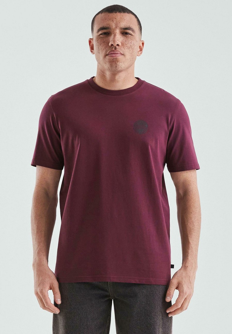 Футболка QS Basic T-shirt, Bordeaux/Light Brown, Коричневый, Футболка QS Basic T-shirt, Bordeaux/Light Brown
Футболка QS Basic T-shirt, Bordeaux/Light Brown, Коричневый, Футболка QS Basic T-shirt, Bordeaux/Light Brown