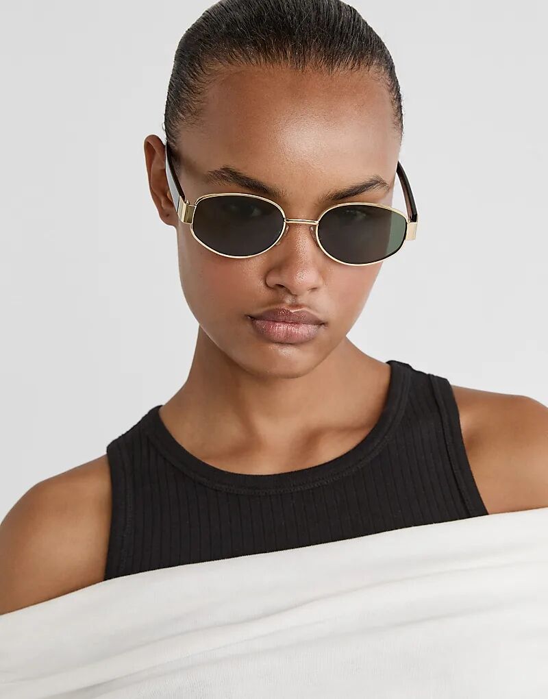 Солнцезащитные очки Stradivarius с металлическими дужками черного цвета
Солнцезащитные очки Stradivarius с металлическими дужками черного цвета