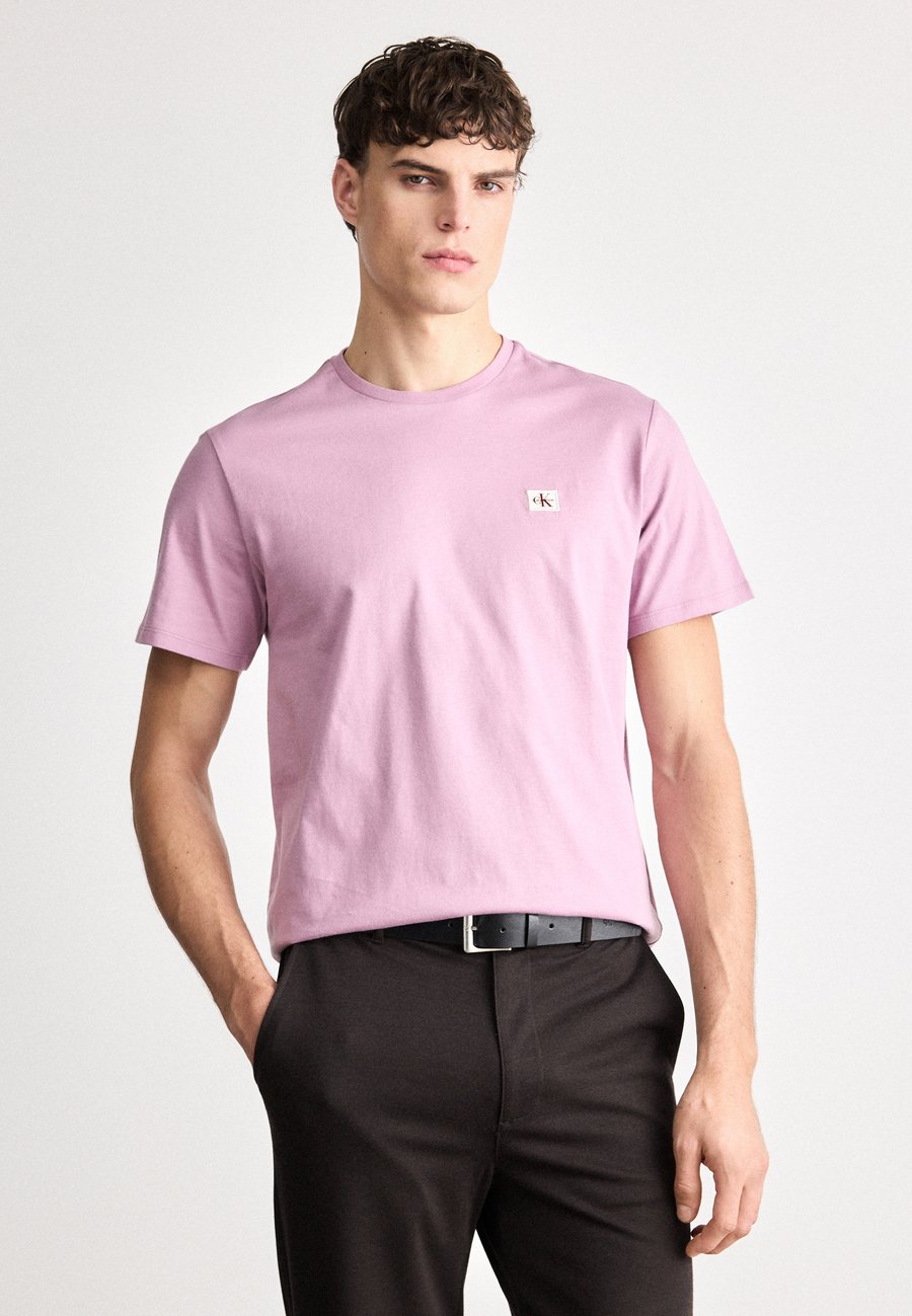 Футболка Calvin Klein Jeans BADGE CLASSIC TEE, Orchid Haze/Light Pink, Розовый, Футболка Calvin Klein Jeans BADGE CLASSIC TEE, Orchid Haze/Light Pink
Футболка Calvin Klein Jeans BADGE CLASSIC TEE, Orchid Haze/Light Pink, Розовый, Футболка Calvin Klein Jeans BADGE CLASSIC TEE, Orchid Haze/Light Pink