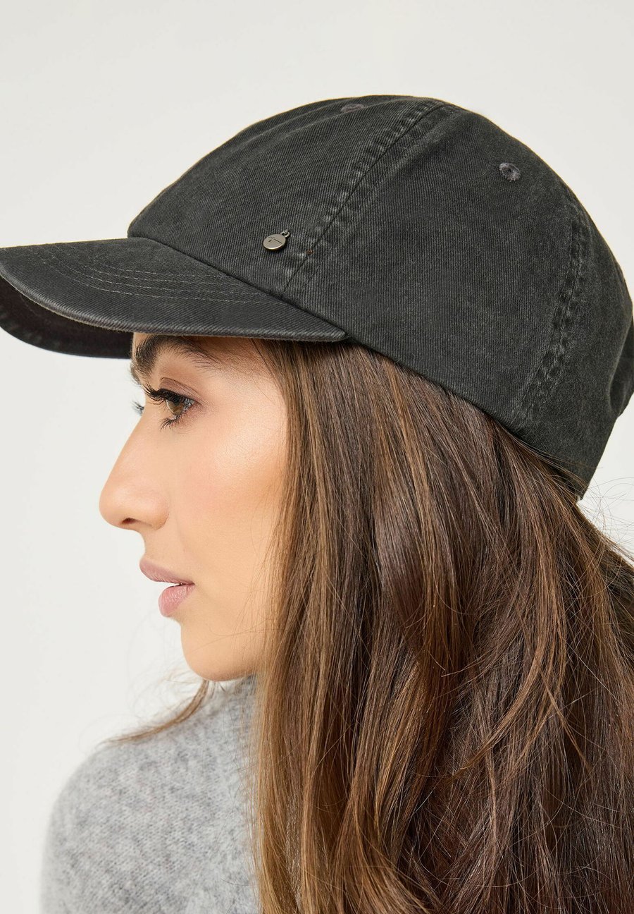 Бейсболка Tamaris Cap, Wash Black Denim/Black
Бейсболка Tamaris Cap, Wash Black Denim/Black