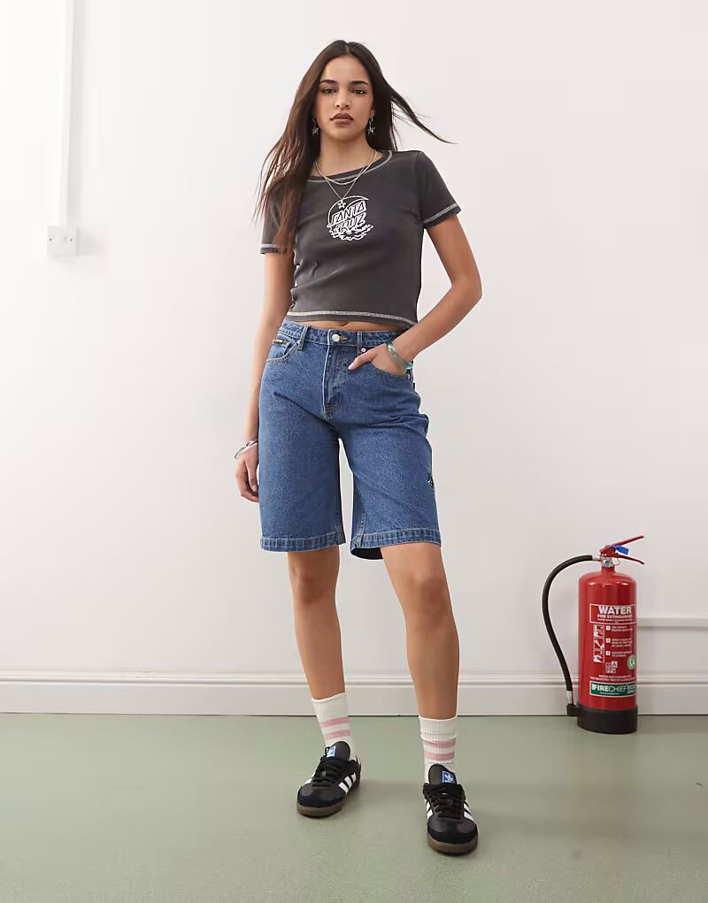 Свободные джинсовые шорты Santa Cruz flutter flash в сине-голубом цвете
Свободные джинсовые шорты Santa Cruz flutter flash в сине-голубом цвете