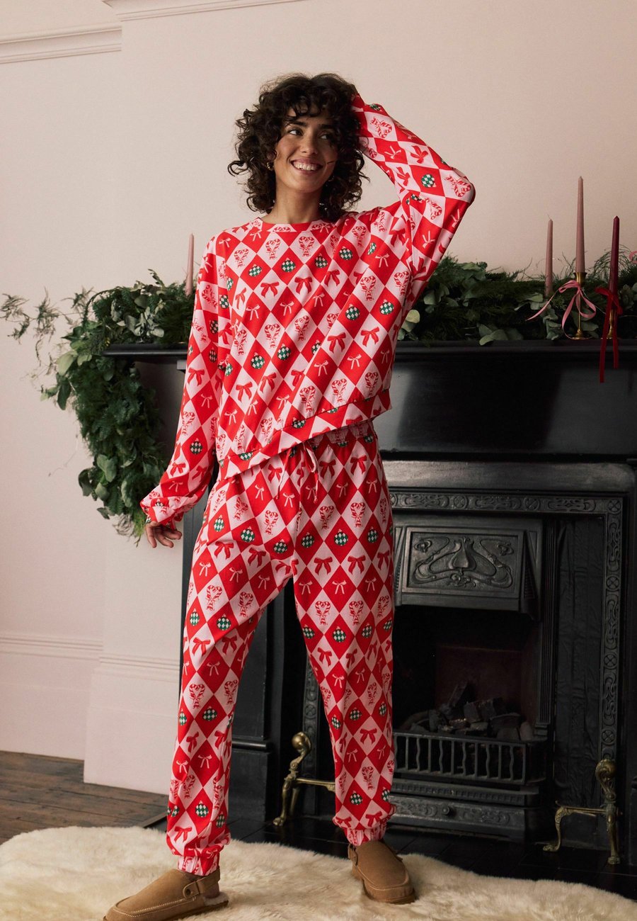 Пижамный комплект Next REGULAR FIT SET, Red Christmas Bows/Red
Пижамный комплект Next REGULAR FIT SET, Red Christmas Bows/Red