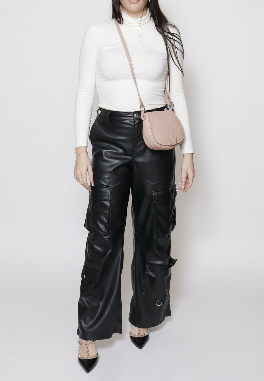 Сумка кросс-боди Chiara Ferretti Cross body bag, S Nudo/Pink
Сумка кросс-боди Chiara Ferretti Cross body bag, S Nudo/Pink