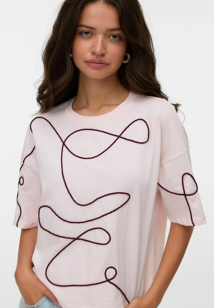 Футболка Vero Moda Print T-shirt, Ballet Slipper/Light Pink
Футболка Vero Moda Print T-shirt, Ballet Slipper/Light Pink