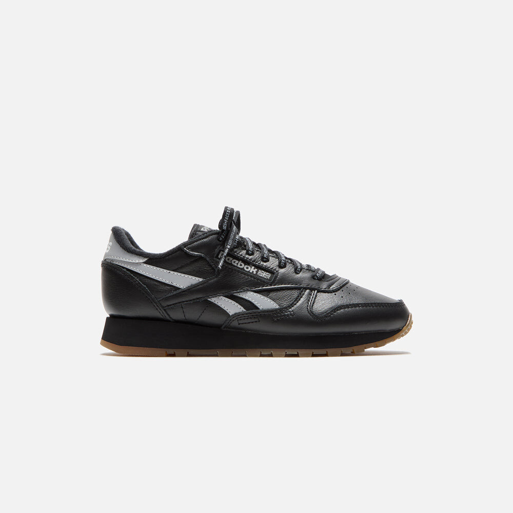 Кроссовки Reebok x Place+Faces Classic Leather, цвет Black/Silver 
Кроссовки Reebok x Place+Faces Classic Leather, цвет Black/Silver