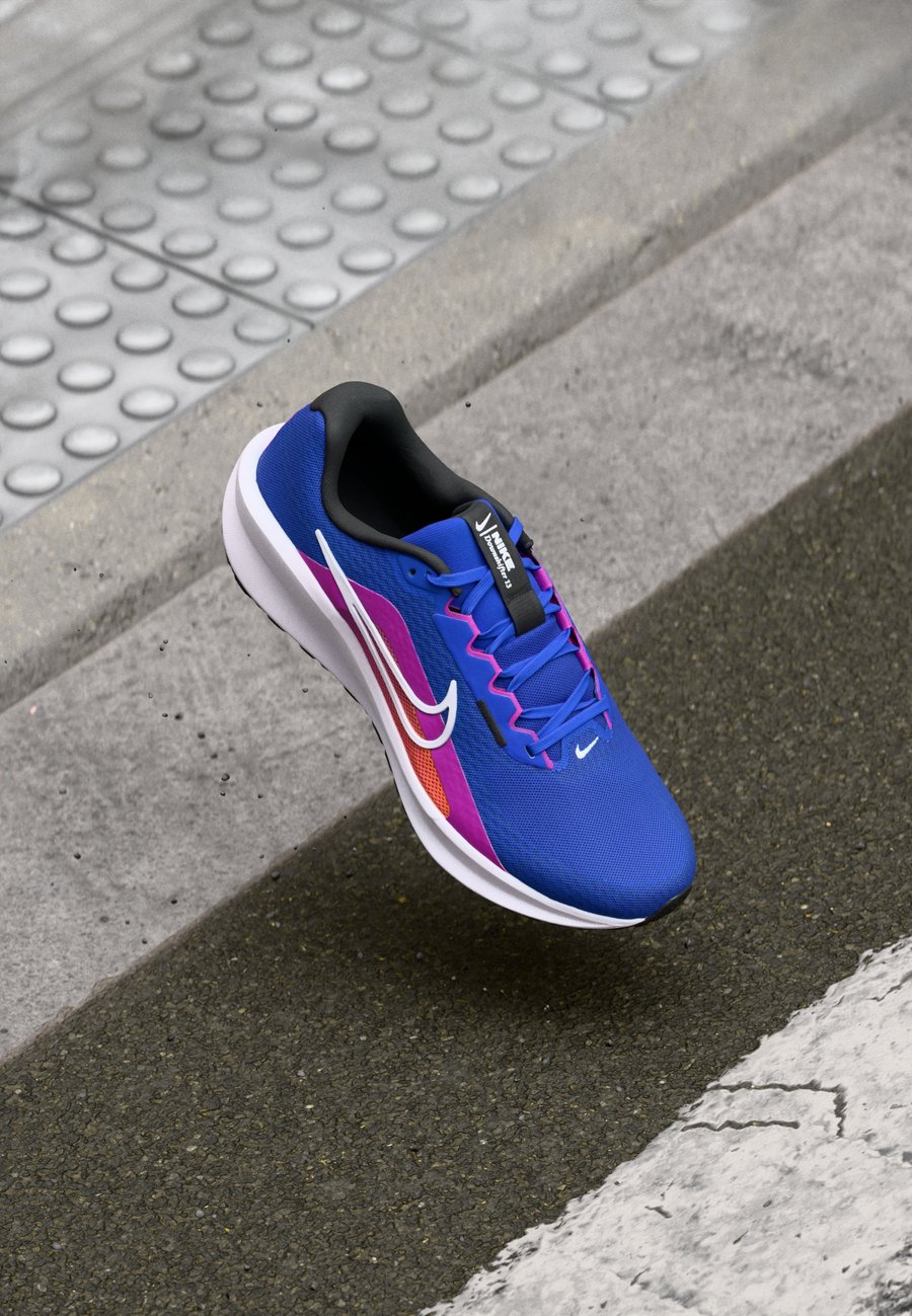 Кроссовки Nike Performance DOWNSHIFTER 13, Racer Blue/White/Hyper Violet/Total Orange/Black/Blue
Кроссовки Nike Performance DOWNSHIFTER 13, Racer Blue/White/Hyper Violet/Total Orange/Black/Blue