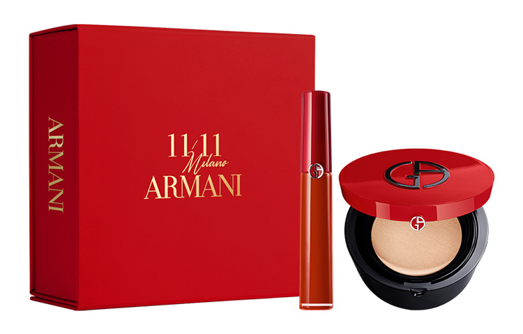 Набор косметики для женщин GIORGIO ARMANI
Набор косметики для женщин GIORGIO ARMANI