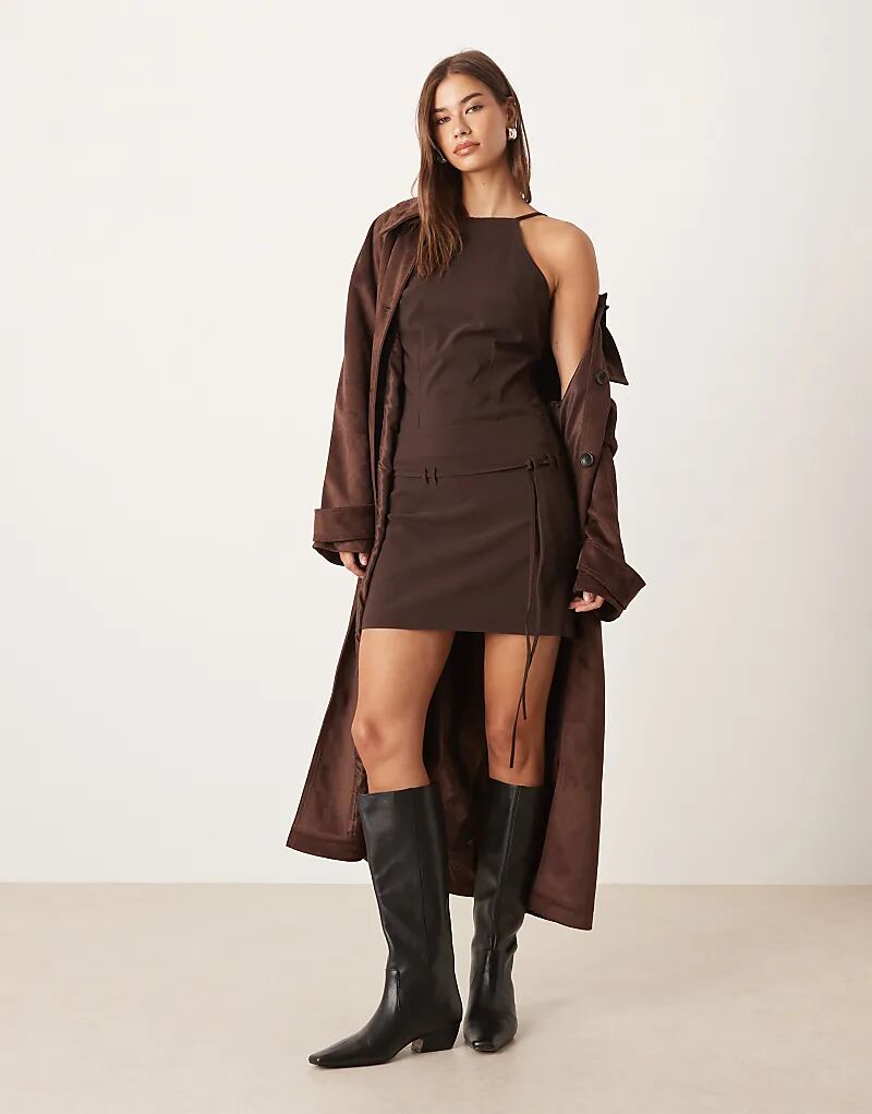 Боди ASOS DESIGN Bengaline с бретельками и халтером шоколадного цвета
Боди ASOS DESIGN Bengaline с бретельками и халтером шоколадного цвета