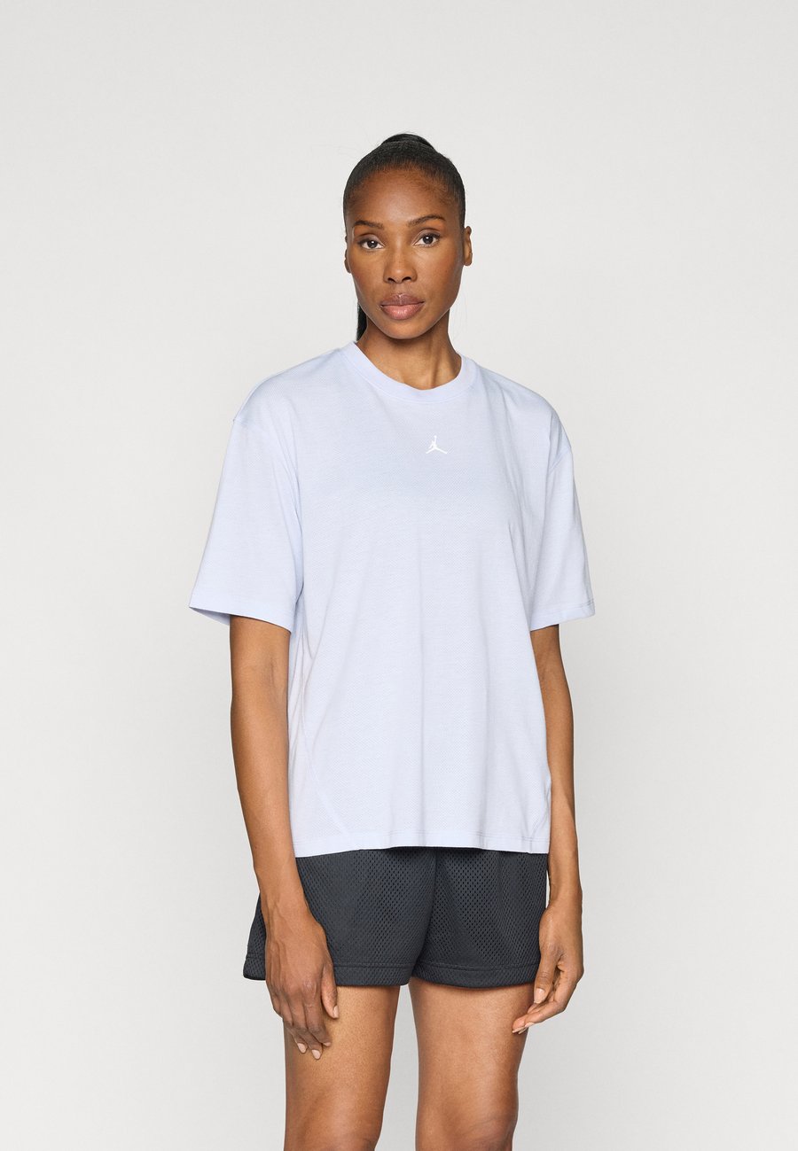 Футболка Jordan DIAMOND TOP , Ghost White/Grey
Футболка Jordan DIAMOND TOP , Ghost White/Grey