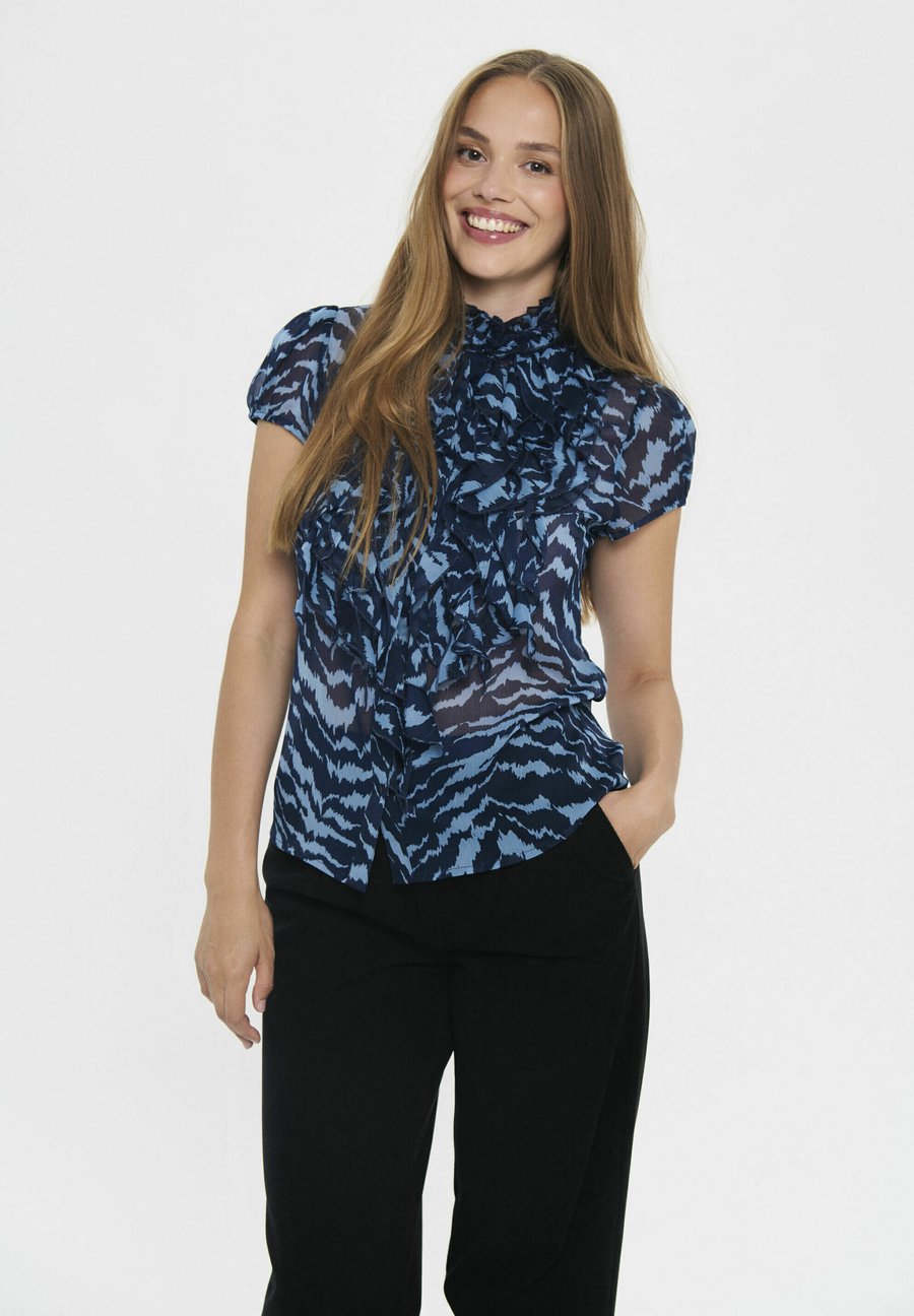 Блуза Saint Tropez LILJASZ CRINKLE SS SHIRT, Pageant Blue/Blue
Блуза Saint Tropez LILJASZ CRINKLE SS SHIRT, Pageant Blue/Blue