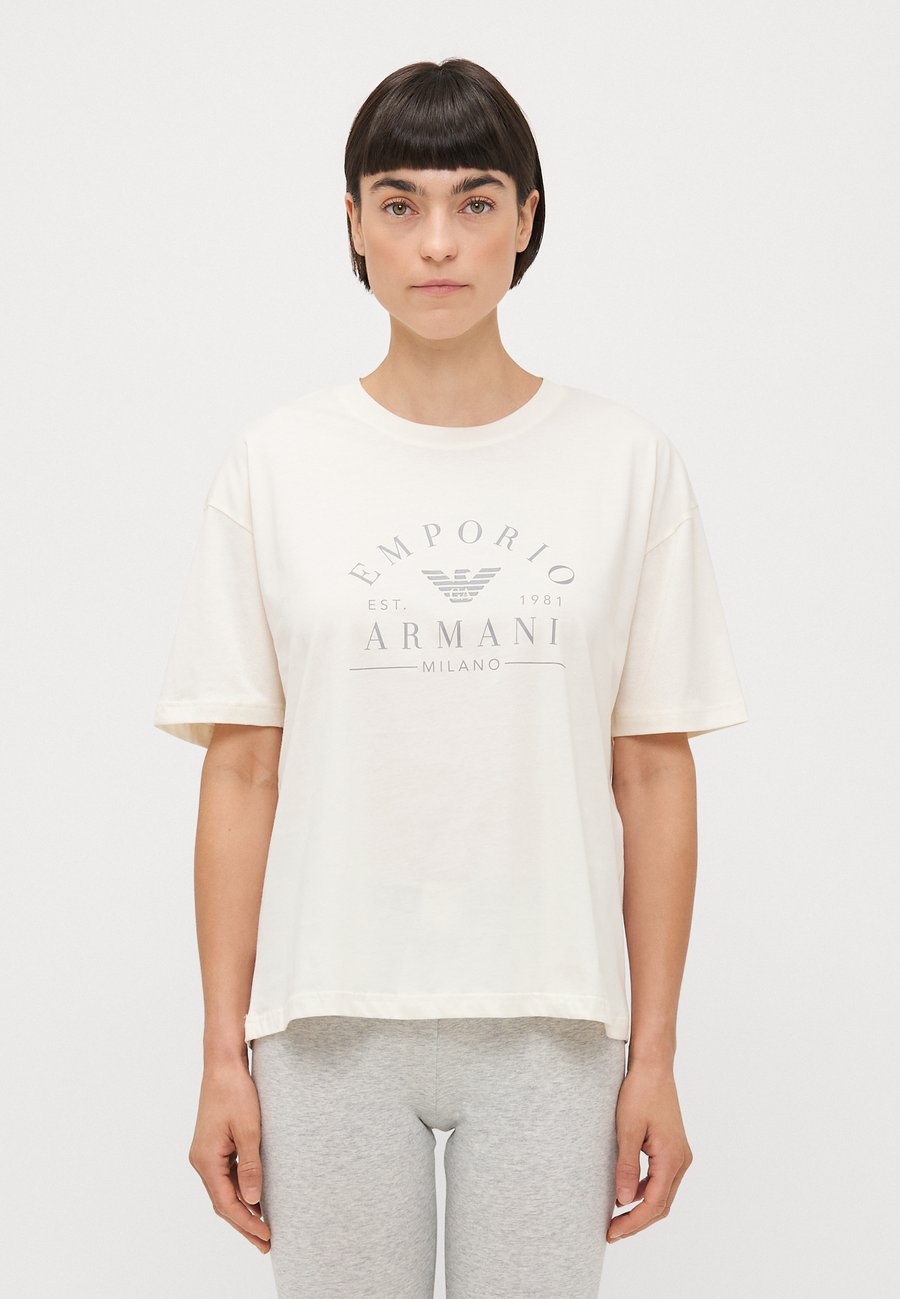 Пижамный топ Emporio Armani CREW NECK LOOSE FIT, Ivory/Off-White
Пижамный топ Emporio Armani CREW NECK LOOSE FIT, Ivory/Off-White