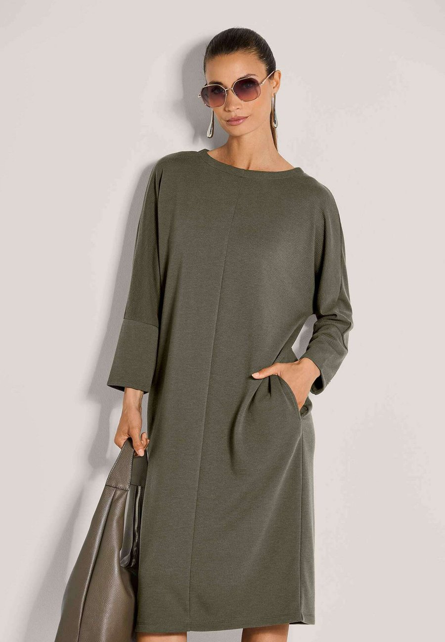 Платье MADELEINE Jersey dress, Khaki
Платье MADELEINE Jersey dress, Khaki