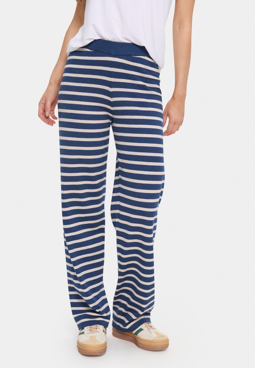 Брюки MILA STRIPED Saint Tropez, темно-синий
Брюки MILA STRIPED Saint Tropez, темно-синий