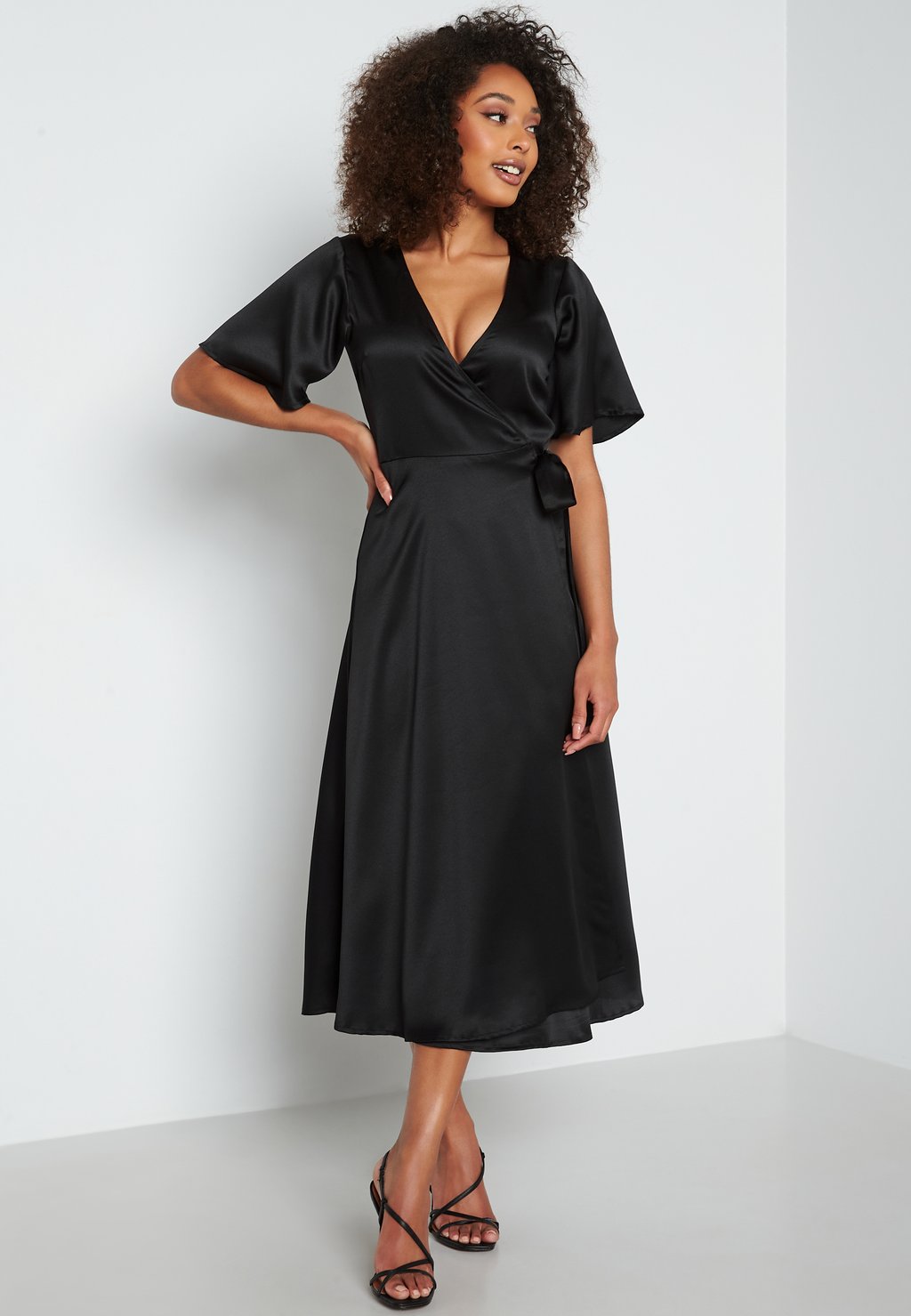 Коктейльное/вечернее платье BUTTERFLY SLEEVE WRAP SATIN MIDI DRESS Bubbleroom, черный
Коктейльное/вечернее платье BUTTERFLY SLEEVE WRAP SATIN MIDI DRESS Bubbleroom, черный