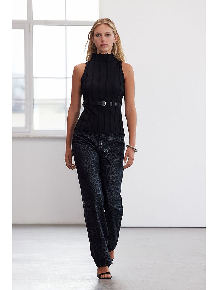 Топ trendyol, черный
Топ trendyol, черный