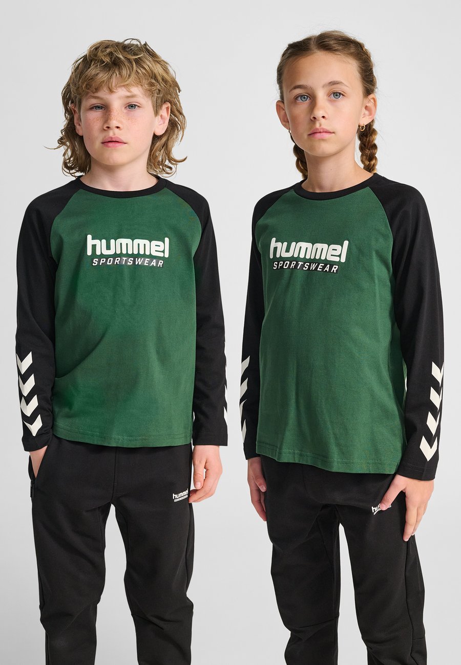 Топ Hummel Long sleeved top, Dark Green
Топ Hummel Long sleeved top, Dark Green
