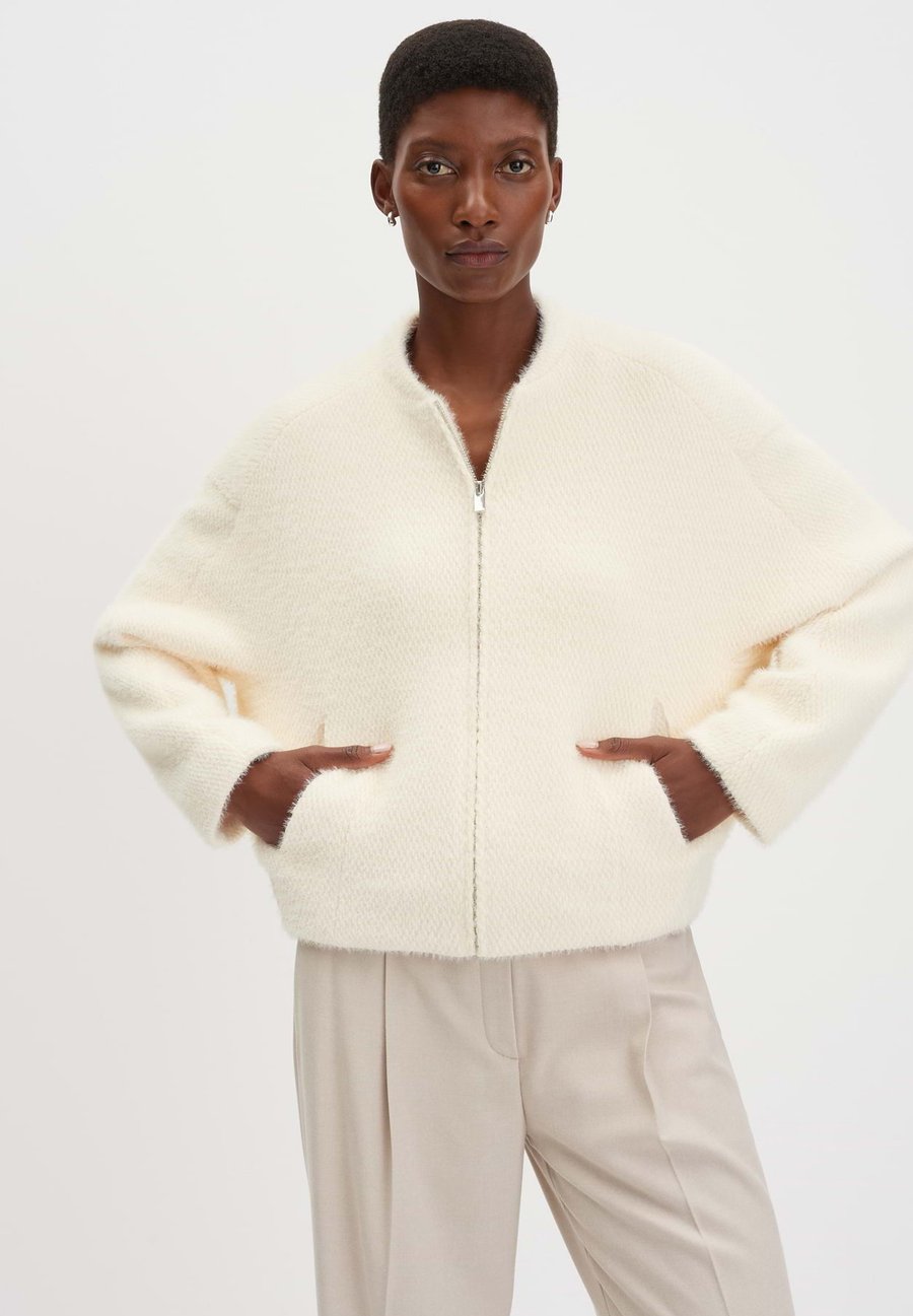 Кардиган someday. LOOSE TAILORED, Soft Cream/Off-White
Кардиган someday. LOOSE TAILORED, Soft Cream/Off-White