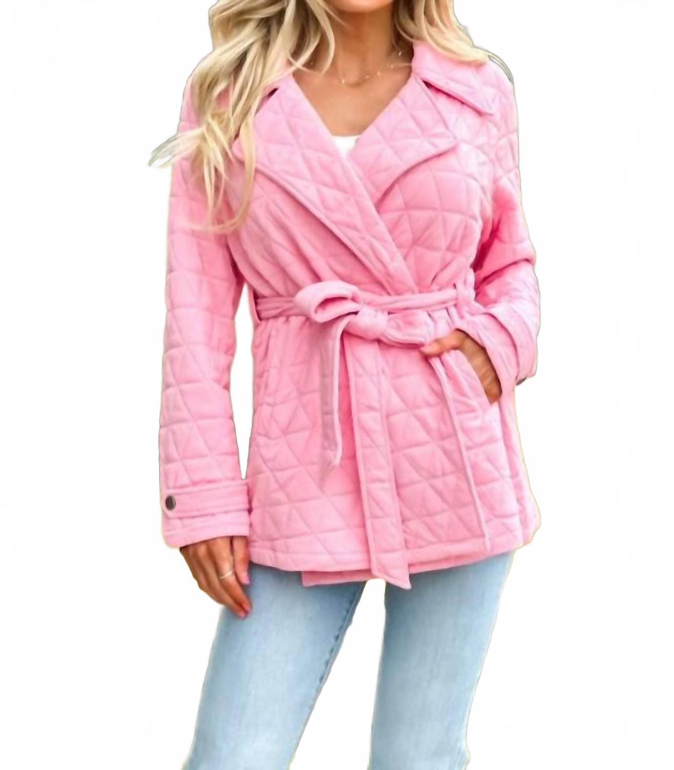 Розовая куртка с ромбовидной стежкой для пышных форм KORI
Розовая куртка с ромбовидной стежкой для пышных форм KORI