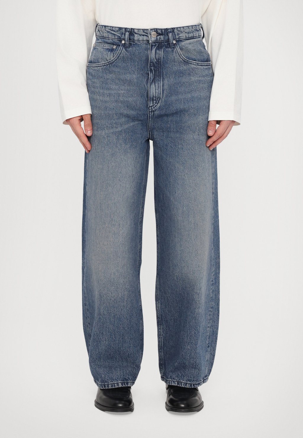 Мешковатые джинсы Han Kjøbenhavn, светло-голубой
Мешковатые джинсы Han Kjøbenhavn, светло-голубой