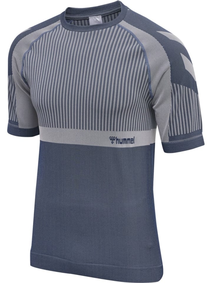 Футболка синего цвета Hummel
Футболка синего цвета Hummel