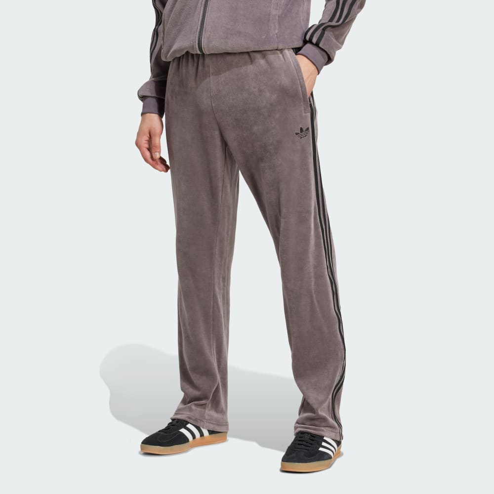 Спортивный костюм Adidas SST Adicolor Velour Track Pants, цвет Grey Strata
Спортивный костюм Adidas SST Adicolor Velour Track Pants, цвет Grey Strata