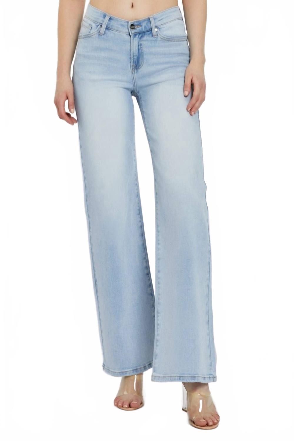 Джинсы Vecca V-образной формы с широкими штанинами светло-голубого цвета RISEN
Джинсы Vecca V-образной формы с широкими штанинами светло-голубого цвета RISEN