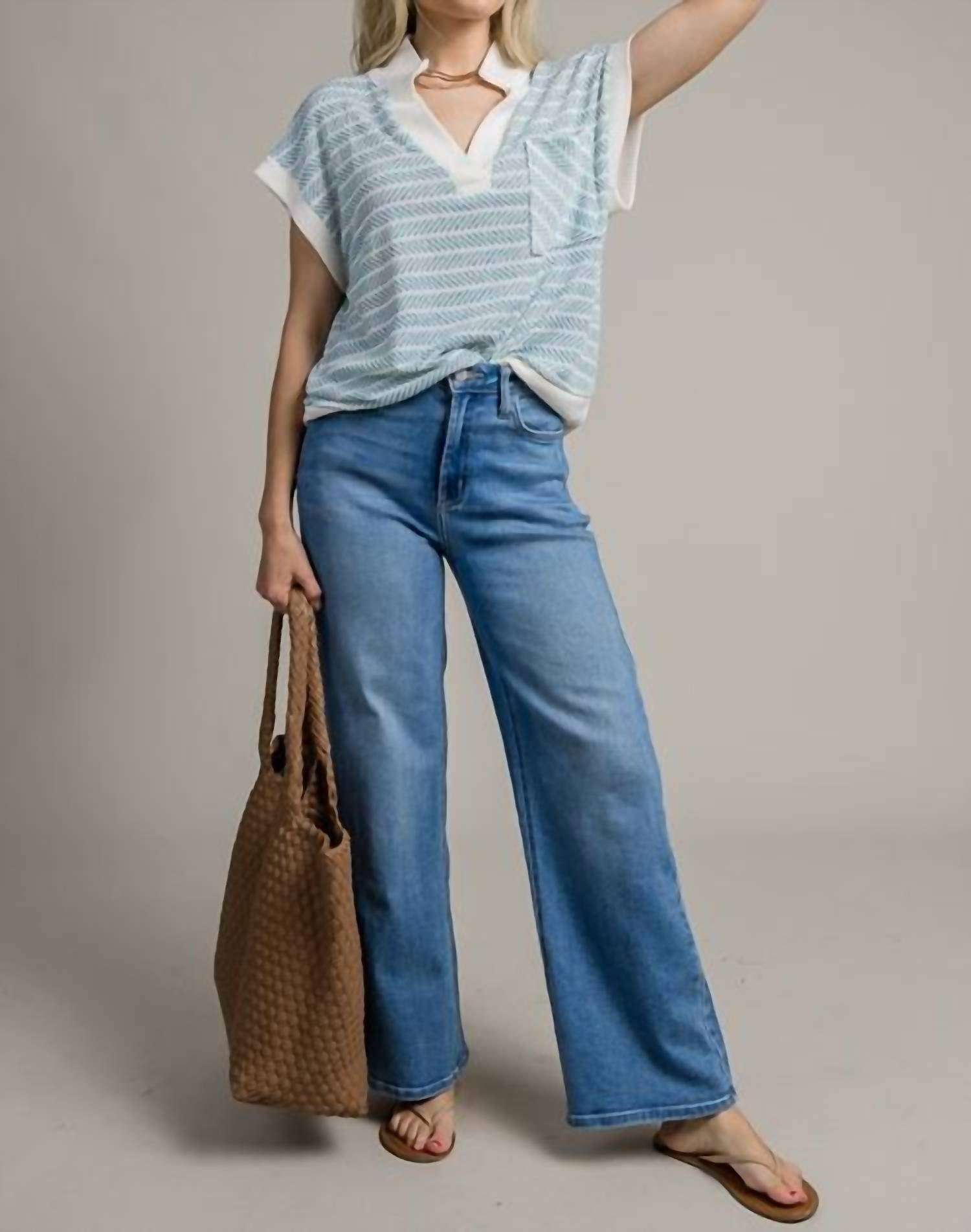 Полосатый трикотажный топ с V-образным вырезом и короткими рукавами в бирюзовом цвете Vanilla Monkey
Полосатый трикотажный топ с V-образным вырезом и короткими рукавами в бирюзовом цвете Vanilla Monkey