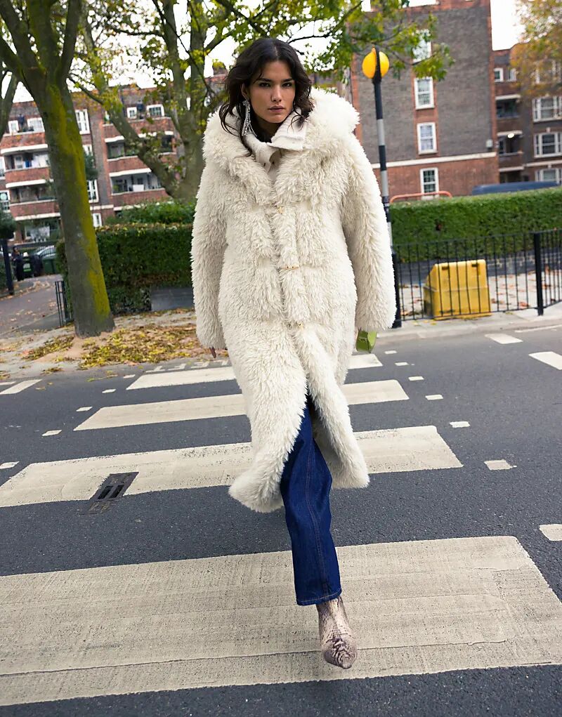 Длинное пальто с капюшоном из искусственного меха дафл кремового цвета Topshop
Длинное пальто с капюшоном из искусственного меха дафл кремового цвета Topshop