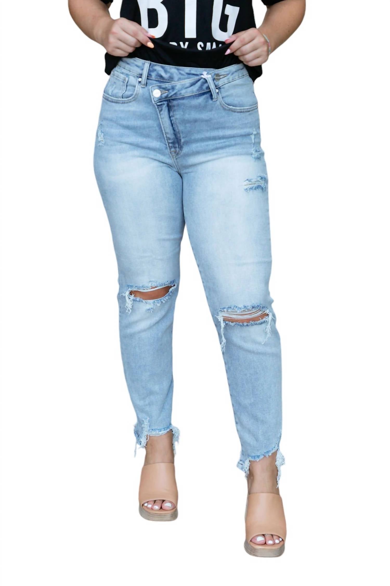 Джинсы Crossover Girlfriend в светлом цвете RISEN, цвет light wash
Джинсы Crossover Girlfriend в светлом цвете RISEN, цвет light wash