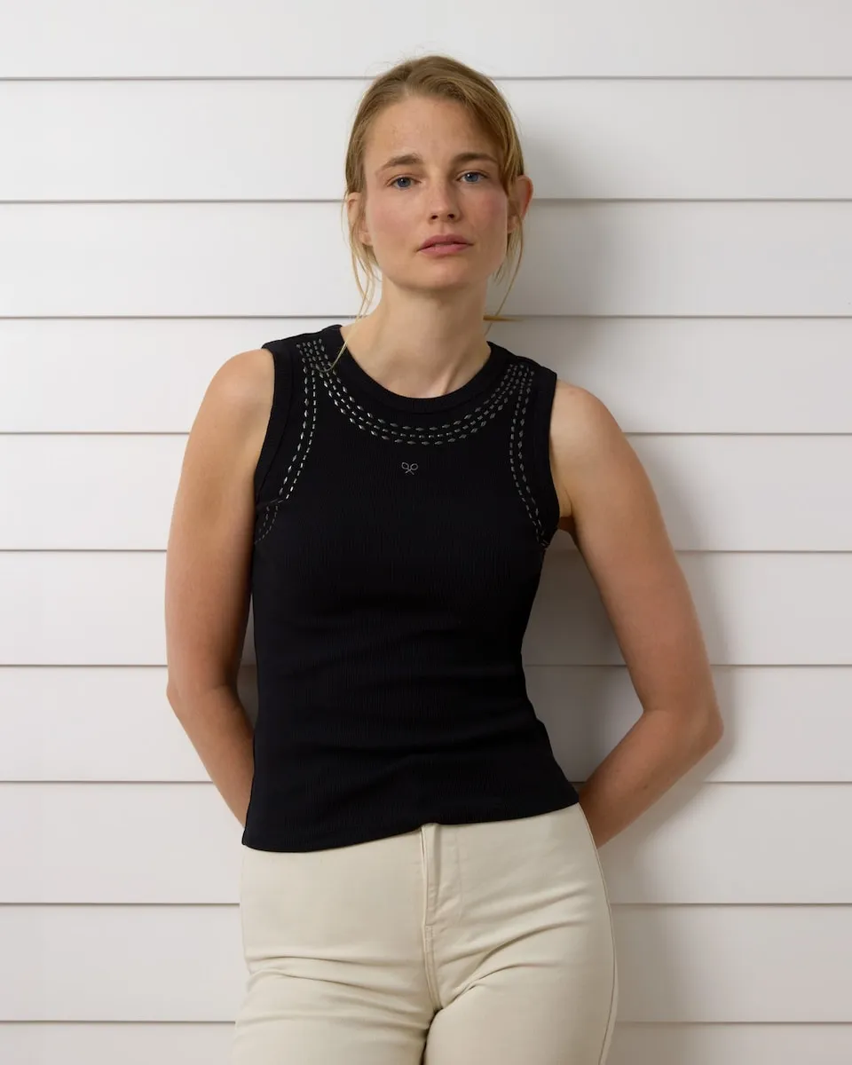 Женская майка с заклепками Silbon, черный
Женская майка с заклепками Silbon, черный