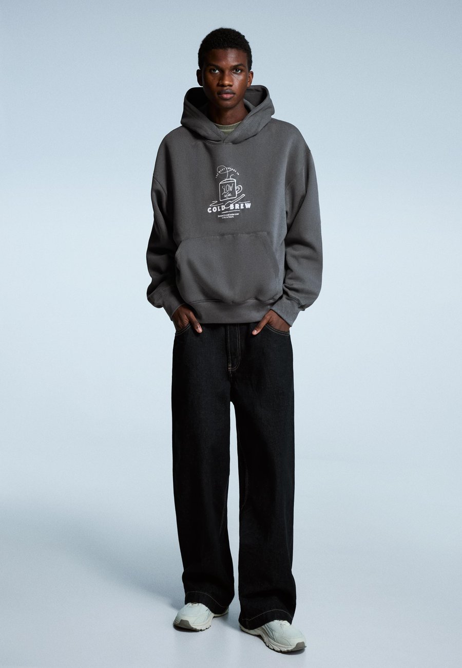 Худи Bershka PRINTED, Mottled Dark Grey
Худи Bershka PRINTED, Mottled Dark Grey