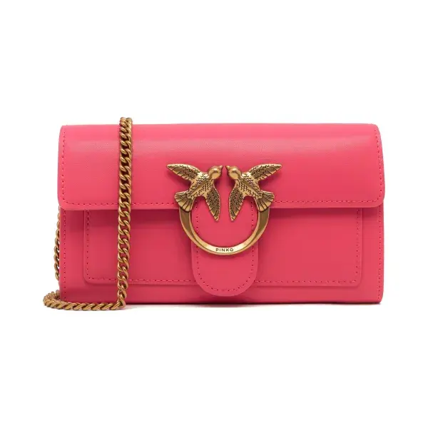 Кожаная сумка-мессенджер Love One Wallet c шелковой телёнкой Pinko, розовый
Кожаная сумка-мессенджер Love One Wallet c шелковой телёнкой Pinko, розовый
