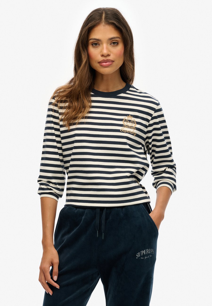 Топ Superdry & Co COUNTRY CLUB LONG SLEEVE STRIPE, Navy Stripe/Blue
Топ Superdry & Co COUNTRY CLUB LONG SLEEVE STRIPE, Navy Stripe/Blue