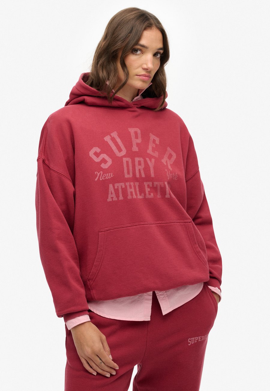 Худи Superdry & Co ATHLETIC ESSENTIALS RELAXED, Bordeaux Red/Red, Красный, Худи Superdry & Co ATHLETIC ESSENTIALS RELAXED, Bordeaux Red/Red
Худи Superdry & Co ATHLETIC ESSENTIALS RELAXED, Bordeaux Red/Red, Красный, Худи Superdry & Co ATHLETIC ESSENTIALS RELAXED, Bordeaux Red/Red
