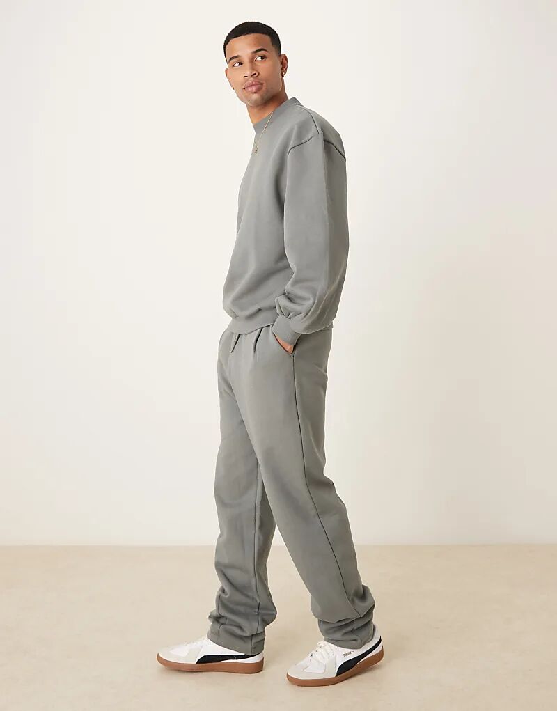 Широкие спортивные брюки премиум-класса ASOS DESIGN с защипнутым краем и складками в цвете шалфей
Широкие спортивные брюки премиум-класса ASOS DESIGN с защипнутым краем и складками в цвете шалфей