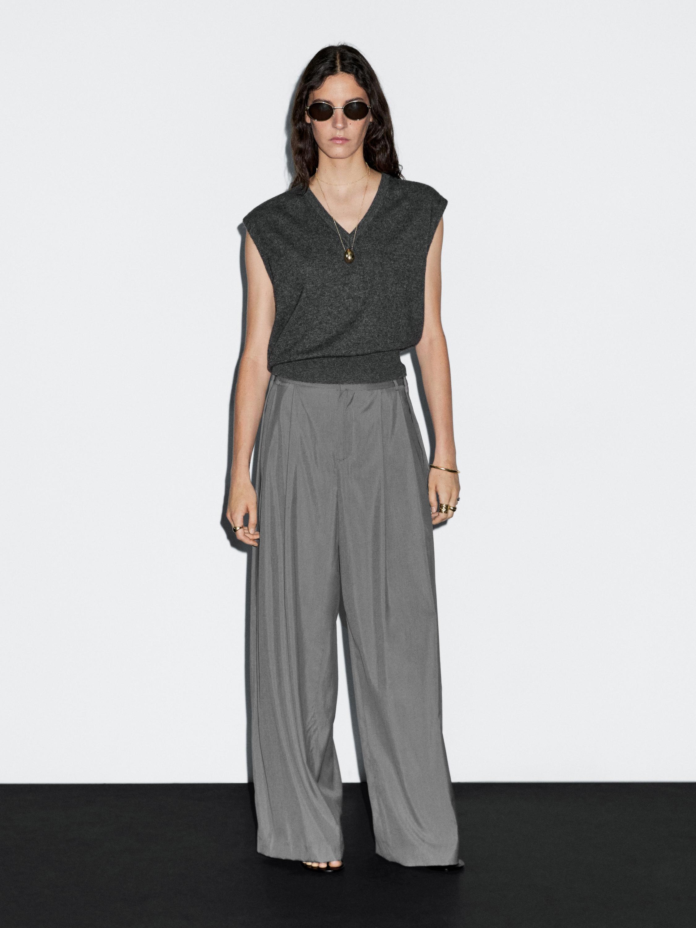 Струящиеся брюки с вытачками Massimo Dutti, серый
Струящиеся брюки с вытачками Massimo Dutti, серый