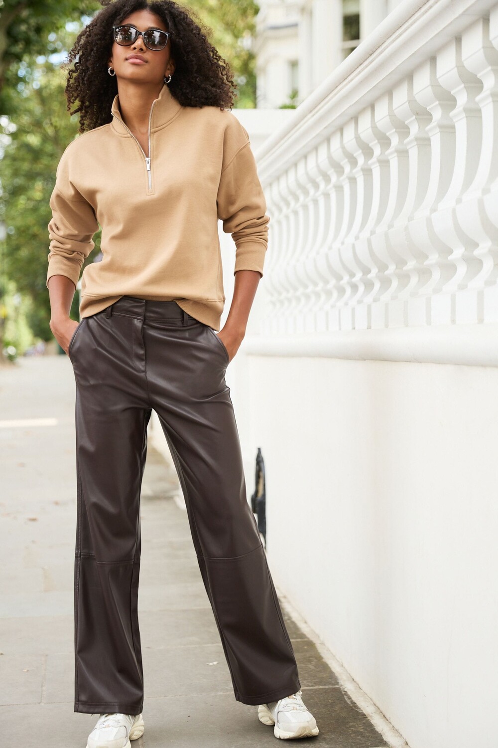 Полиуретановые брюки с широкими штанинами Next, коричневый
Полиуретановые брюки с широкими штанинами Next, коричневый