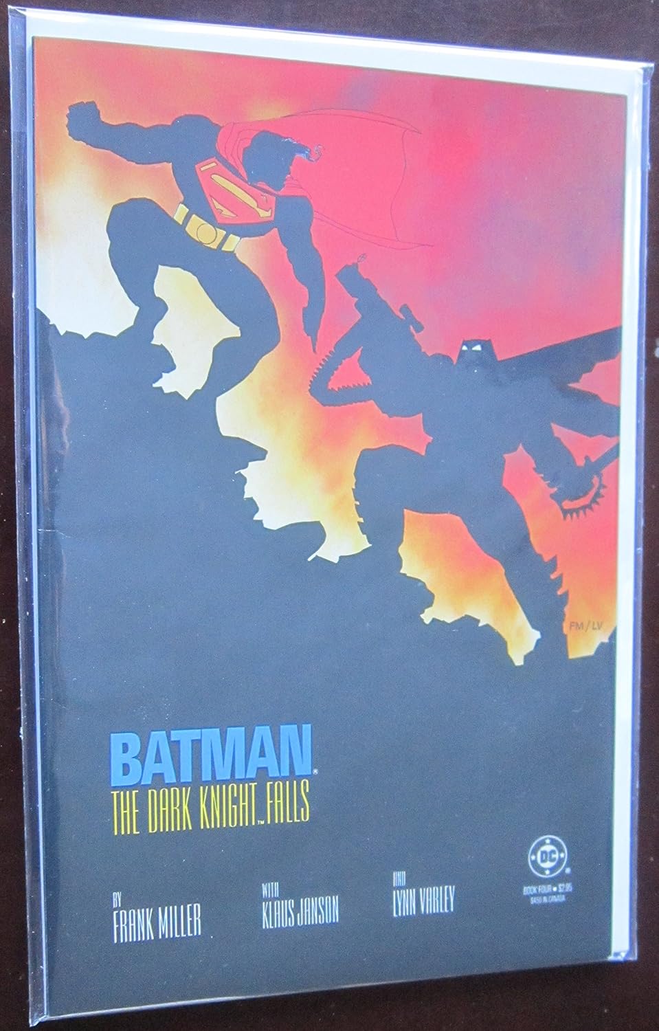 BATMAN: THE DARK KNIGHT FALLS (DC COMICS)
BATMAN: THE DARK KNIGHT FALLS (DC COMICS)