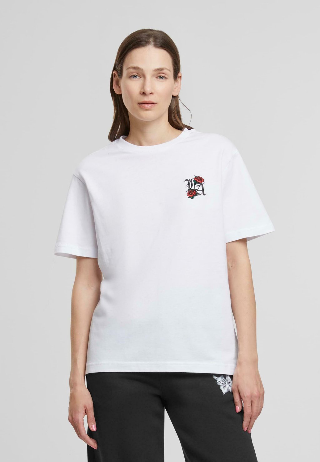 Футболка с принтом LOS ANGELES ROSES EMB TEE Mister Tee, белый 
Футболка с принтом LOS ANGELES ROSES EMB TEE Mister Tee, белый