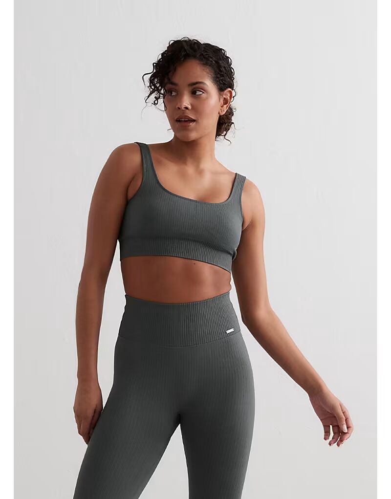 Бесшовный бюстгальтер Aim'n Sage в рубчик зеленого цвета
Бесшовный бюстгальтер Aim'n Sage в рубчик зеленого цвета