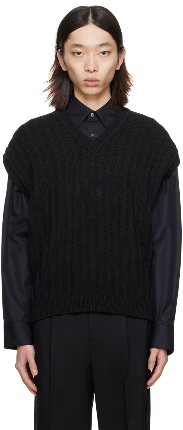 Черный жилет с v-образным вырезом Wooyoungmi
Черный жилет с v-образным вырезом Wooyoungmi