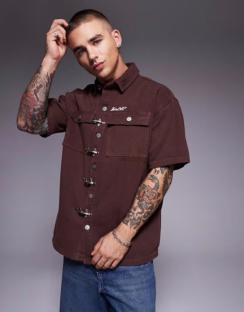 Рубашка Liquor N Poker из плотного твила коричневого цвета
Рубашка Liquor N Poker из плотного твила коричневого цвета