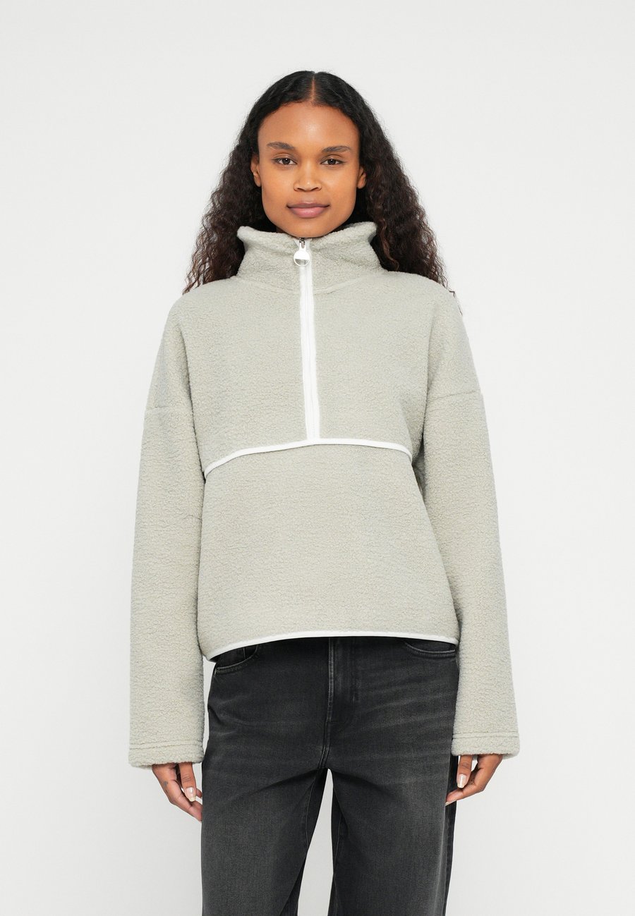 Джемпер Barbour International TARA , Glacier Grey/Anthracite
Джемпер Barbour International TARA , Glacier Grey/Anthracite