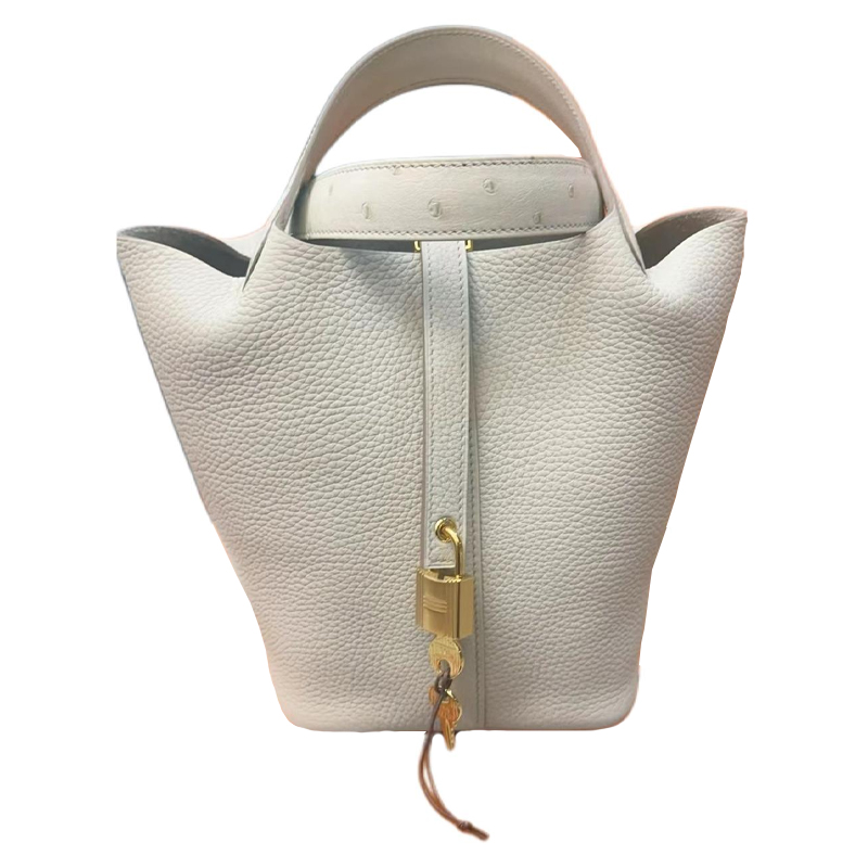 Сумка Picotin Lock из кожи Taurillon Clemence с элементами из кожи страуса унисекс Concrete Gray HERMES
Сумка Picotin Lock из кожи Taurillon Clemence с элементами из кожи страуса унисекс Concrete Gray HERMES