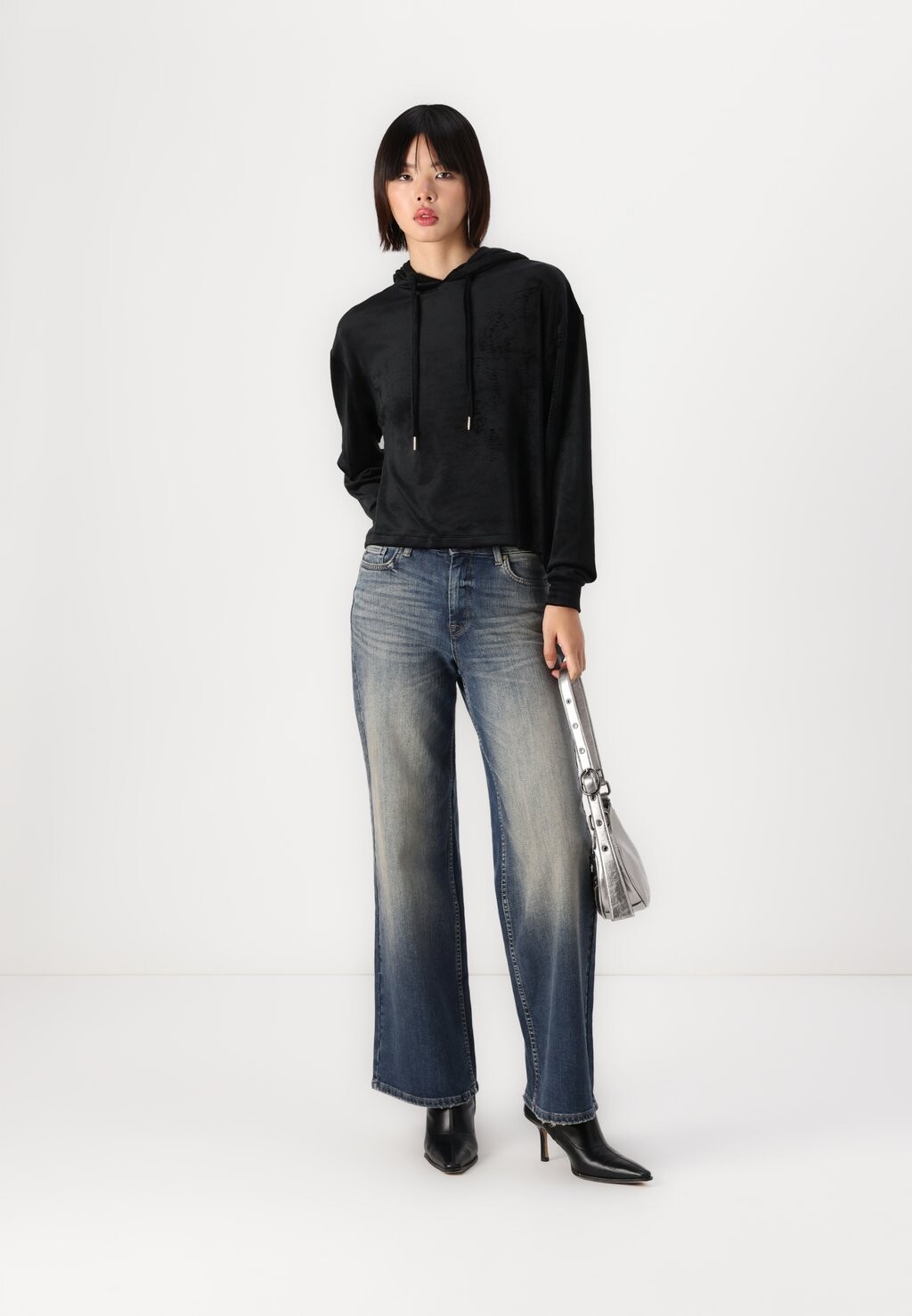 Толстовка с капюшоном PCSILLI HOODIE Pieces, черный
Толстовка с капюшоном PCSILLI HOODIE Pieces, черный