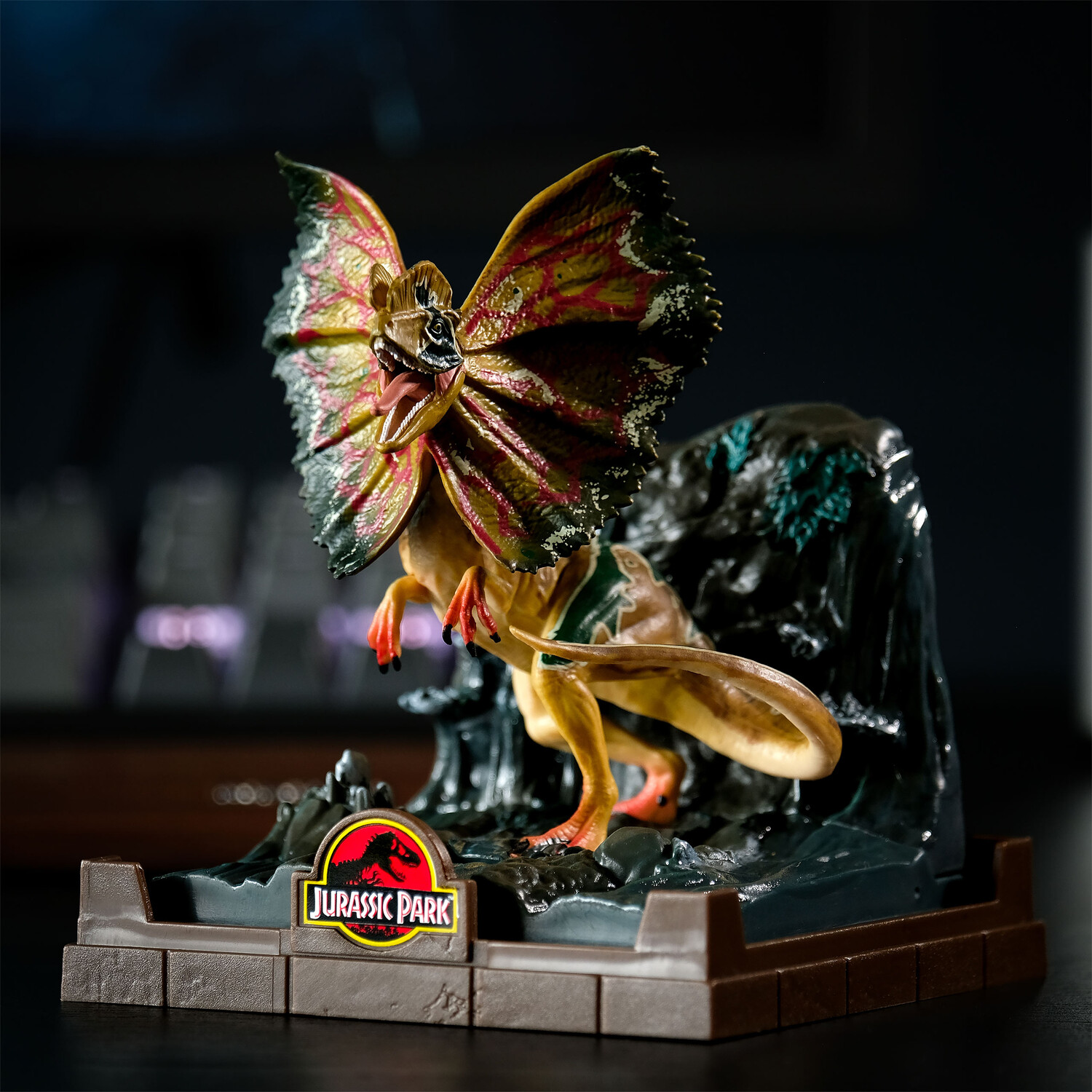 Парк Юрского периода - фигурка дилофозавра
Парк Юрского периода - фигурка дилофозавра