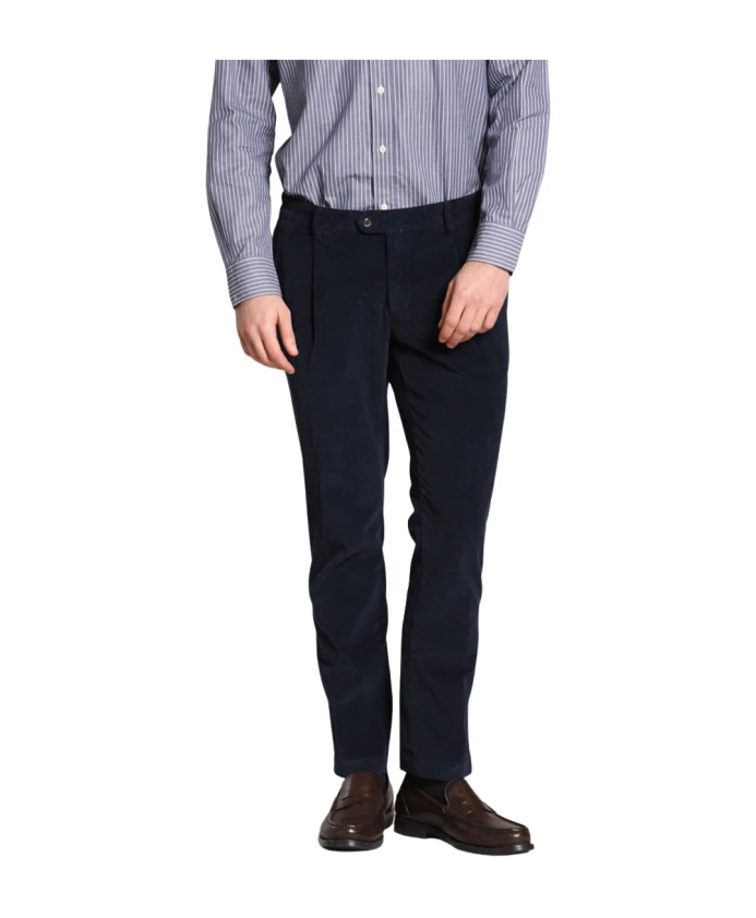 Бархатные брюки-чиносы, стандартного кроя, темно-синие. Mason'S, синий
Бархатные брюки-чиносы, стандартного кроя, темно-синие. Mason'S, синий